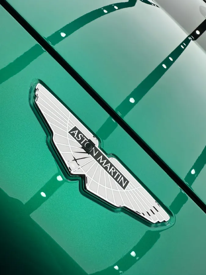 2024 Aston Martin DBX 4.0T 707HP V8 9AT,autocango,china used car exporter,china ev exporter,chinese used car exporter,chinese used ev exporter