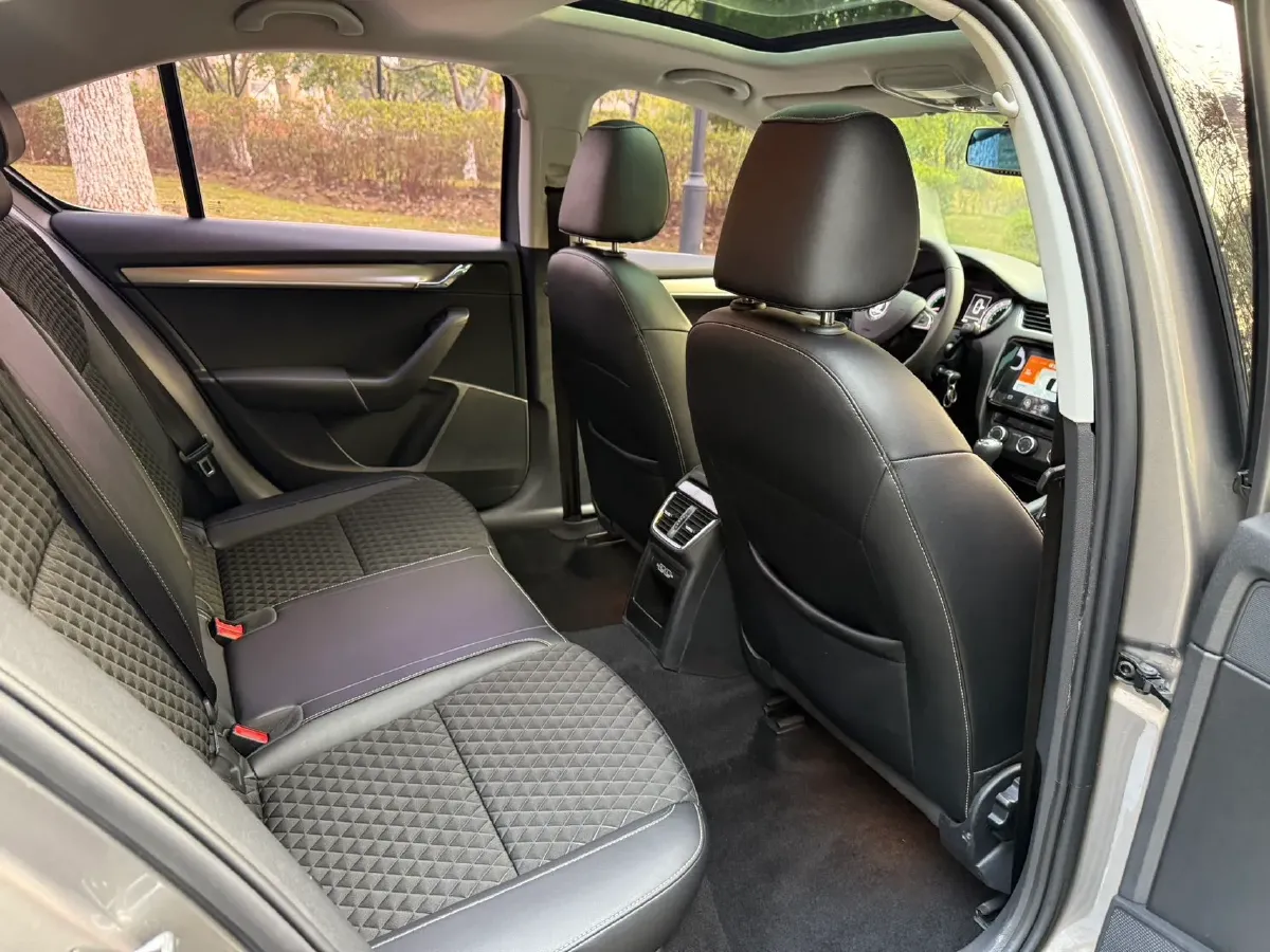 2019 Skoda Octavia 1.5L 116HP L4 6AT,autocango,china used car exporter,china ev exporter,chinese used car exporter,chinese used ev exporter