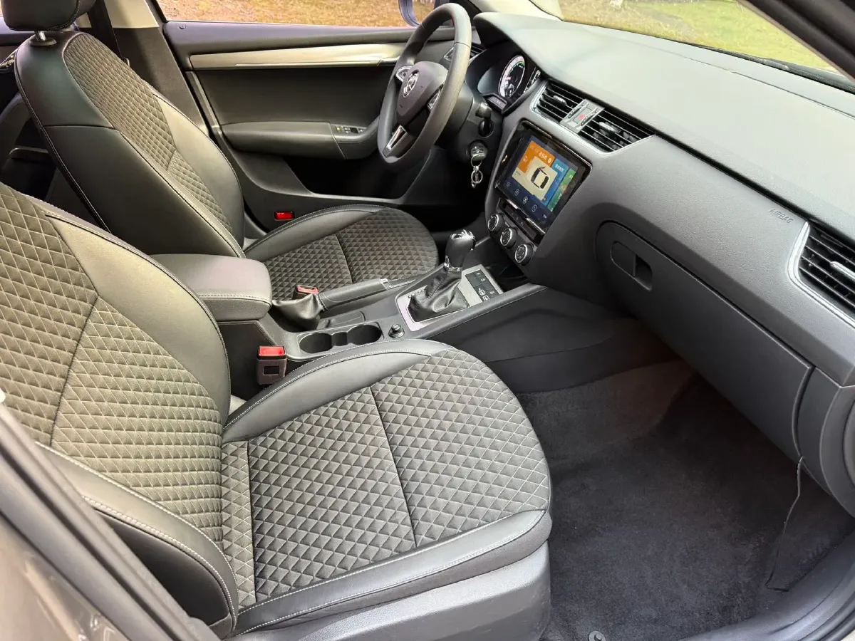 2019 Skoda Octavia 1.5L 116HP L4 6AT,autocango,china used car exporter,china ev exporter,chinese used car exporter,chinese used ev exporter