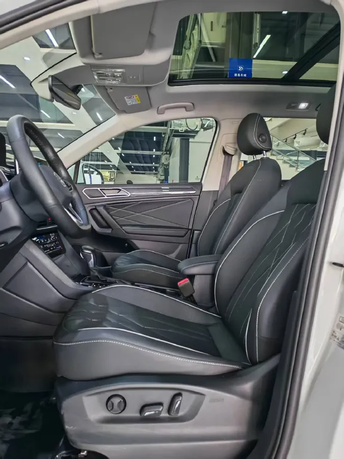 2023 Volkswagen Tiguan L 2.0T 186HP L4 7DCT,autocango,china used car exporter,china ev exporter,chinese used car exporter,chinese used ev exporter