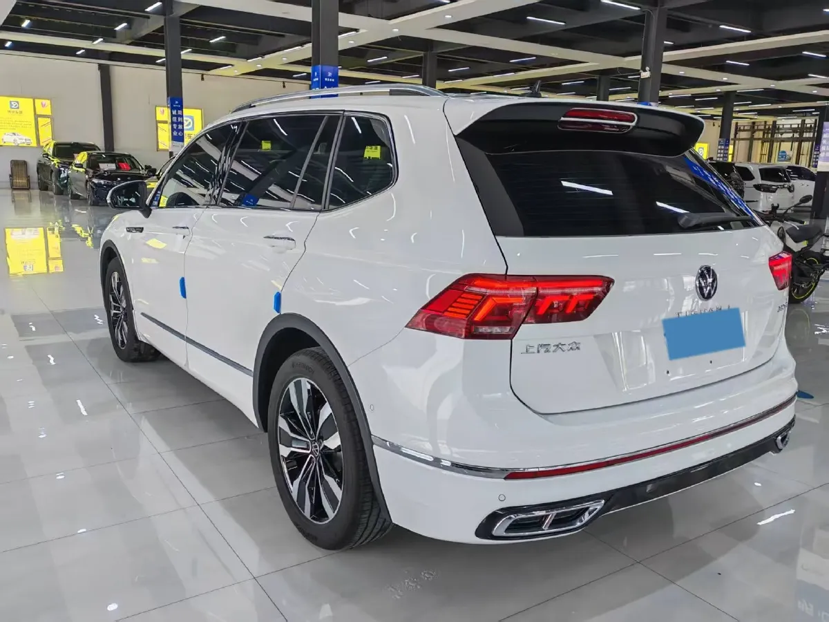 2023 Volkswagen Tiguan L 2.0T 186HP L4 7DCT,autocango,china used car exporter,china ev exporter,chinese used car exporter,chinese used ev exporter