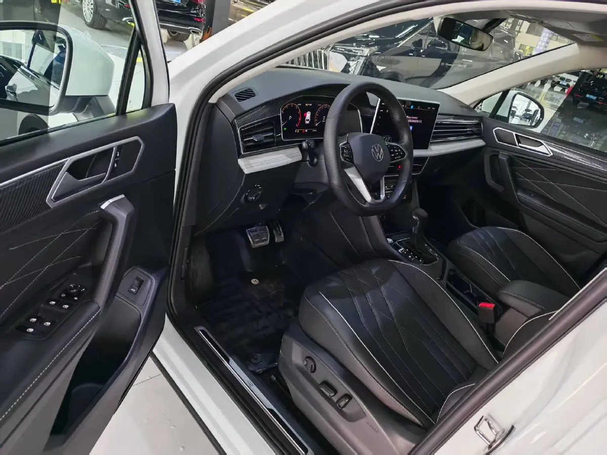 2023 Volkswagen Tiguan L 2.0T 186HP L4 7DCT,autocango,china used car exporter,china ev exporter,chinese used car exporter,chinese used ev exporter