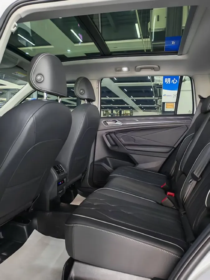 2023 Volkswagen Tiguan L 2.0T 186HP L4 7DCT,autocango,china used car exporter,china ev exporter,chinese used car exporter,chinese used ev exporter