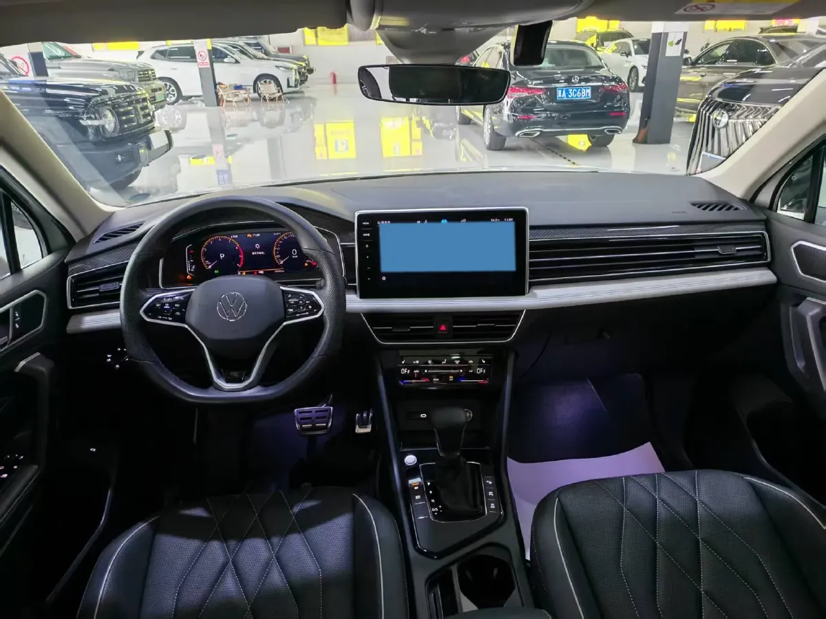 2023 Volkswagen Tiguan L 2.0T 186HP L4 7DCT,autocango,china used car exporter,china ev exporter,chinese used car exporter,chinese used ev exporter