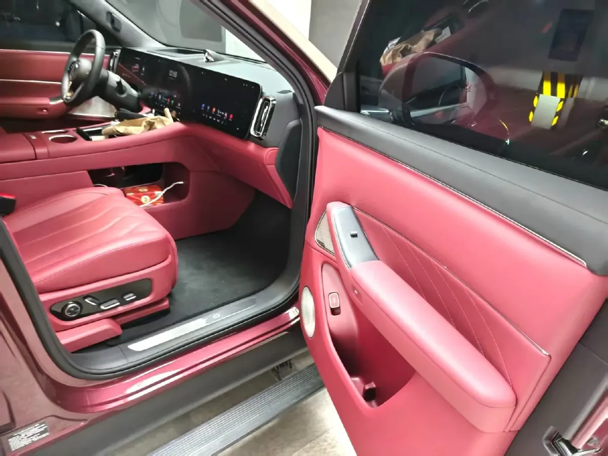 2025 AITO AITO M8 REEV 160HP REEV 53.4KWH,autocango,china used car exporter,china ev exporter,chinese used car exporter,chinese used ev exporter