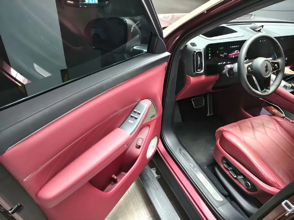 2025 AITO AITO M8 REEV 160HP REEV 53.4KWH,autocango,china used car exporter,china ev exporter,chinese used car exporter,chinese used ev exporter