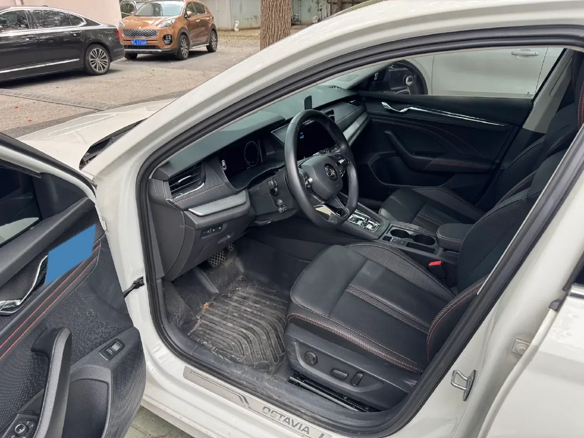 2021 Skoda Octavia 1.4T 150HP L4 7DCT,autocango,china used car exporter,china ev exporter,chinese used car exporter,chinese used ev exporter