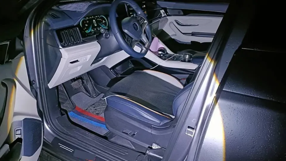 2022 Hyundai Tucson 2.0L 150HP L4 6AT Hybrid,autocango,china used car exporter,china ev exporter,chinese used car exporter,chinese used ev exporter