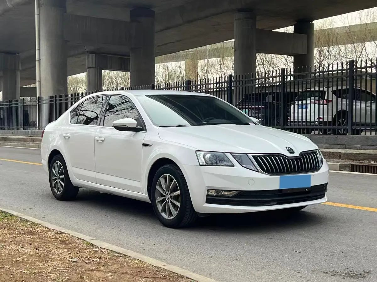 2020 Skoda Octavia 1.5L 113HP L4 6AT,autocango,china used car exporter,china ev exporter,chinese used car exporter,chinese used ev exporter