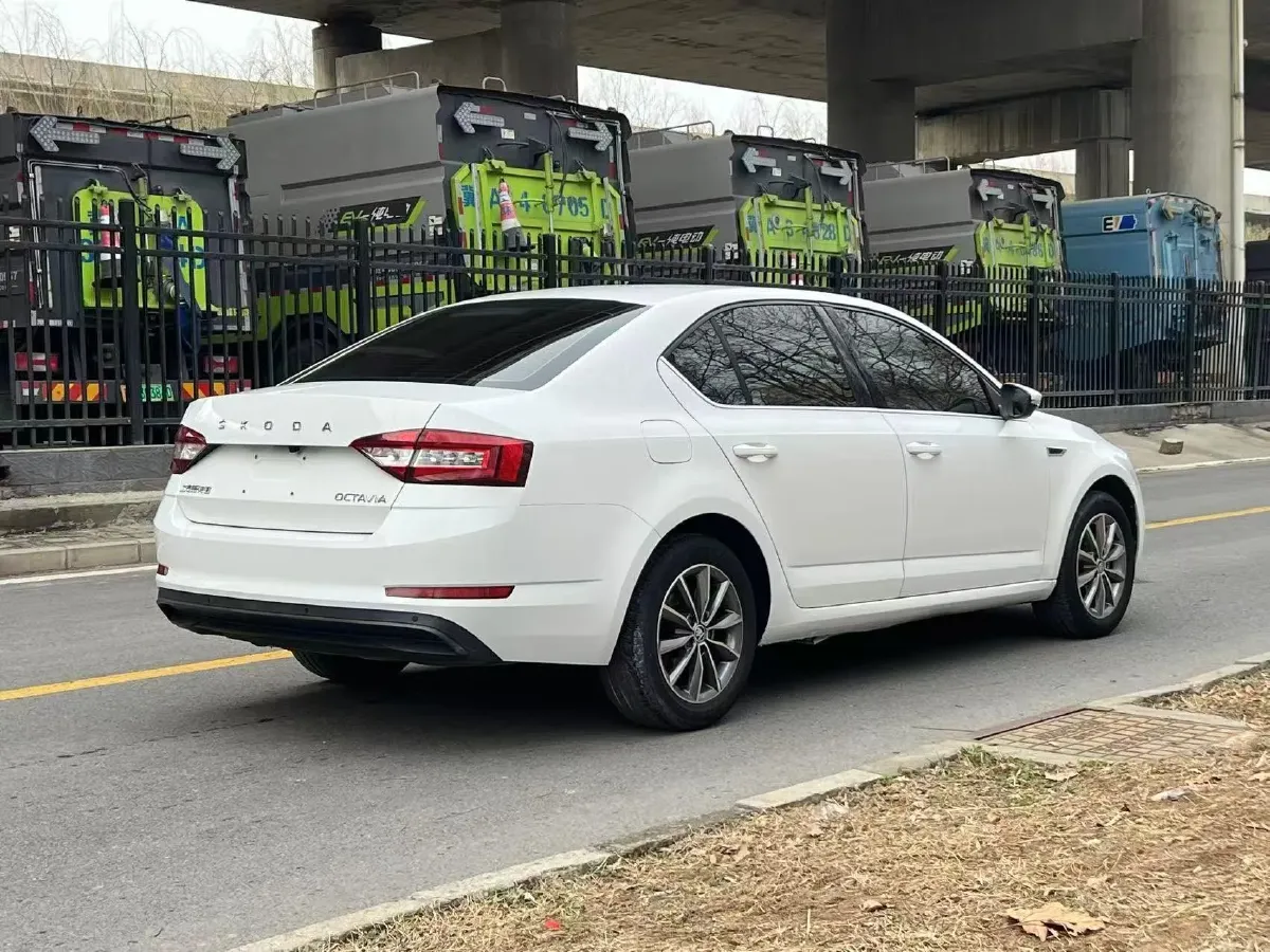 2020 Skoda Octavia 1.5L 113HP L4 6AT,autocango,china used car exporter,china ev exporter,chinese used car exporter,chinese used ev exporter