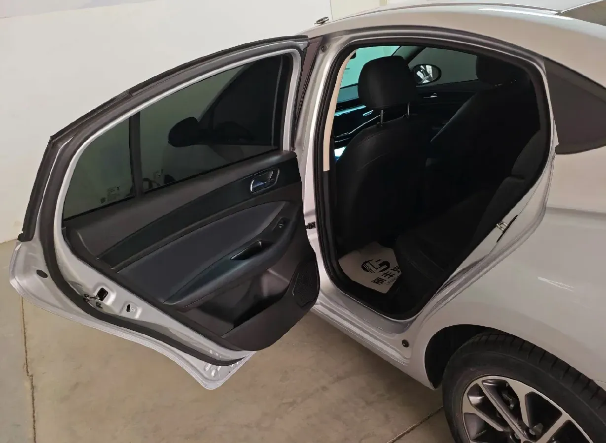 2024 Chery Arrizo 5 1.5L 120HP L4 5MT,autocango,china used car exporter,china ev exporter,chinese used car exporter,chinese used ev exporter