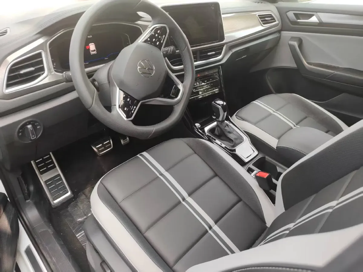 2025 Volkswagen T-Roc 1.5T 160HP L4 7DCT,autocango,china used car exporter,china ev exporter,chinese used car exporter,chinese used ev exporter