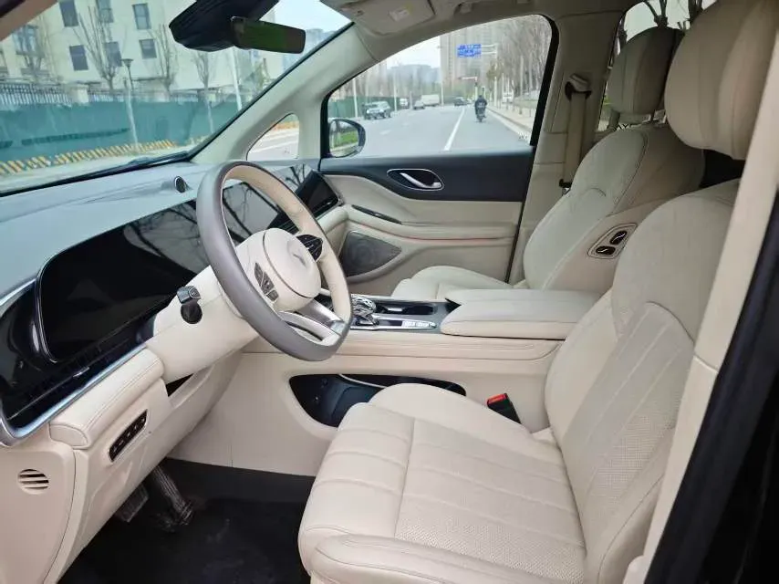 2024 Voyah Dream 1.5T 150HP L4 PHEV 43KWH,autocango,china used car exporter,china ev exporter,chinese used car exporter,chinese used ev exporter