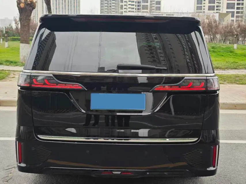 2024 Voyah Dream 1.5T 150HP L4 PHEV 43KWH,autocango,china used car exporter,china ev exporter,chinese used car exporter,chinese used ev exporter