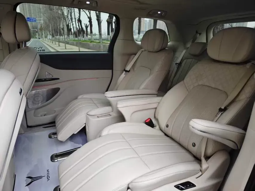 2024 Voyah Dream 1.5T 150HP L4 PHEV 43KWH,autocango,china used car exporter,china ev exporter,chinese used car exporter,chinese used ev exporter