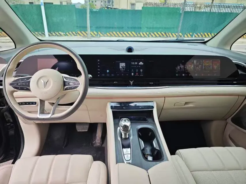 2024 Voyah Dream 1.5T 150HP L4 PHEV 43KWH,autocango,china used car exporter,china ev exporter,chinese used car exporter,chinese used ev exporter