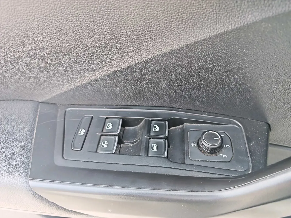 2019 Volkswagen T-Roc 1.4T 150HP L4 7DCT,autocango,china used car exporter,china ev exporter,chinese used car exporter,chinese used ev exporter