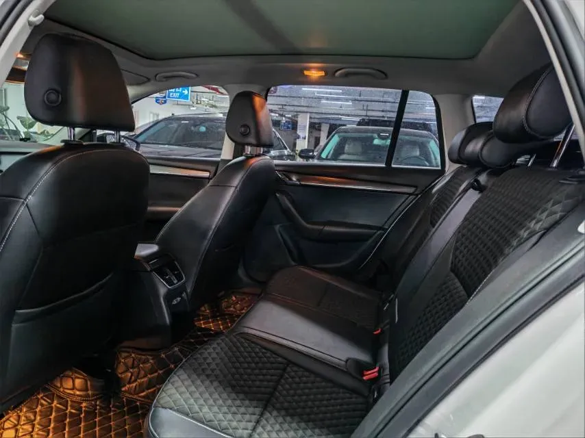 2018 Skoda Octavia 1.2T 116HP L4 7DCT,autocango,china used car exporter,china ev exporter,chinese used car exporter,chinese used ev exporter