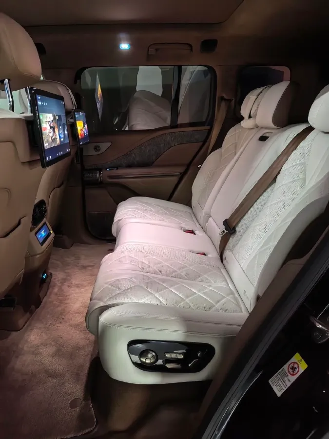 2023 YangWang U8 2.0T 272HP L4 REEV 49.05KWH,autocango,china used car exporter,china ev exporter,chinese used car exporter,chinese used ev exporter