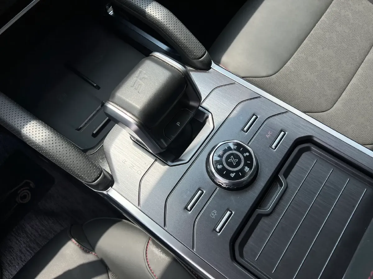 2023 Jetour Traveller 2.0T 254HP L4 7DCT,autocango,china used car exporter,china ev exporter,chinese used car exporter,chinese used ev exporter