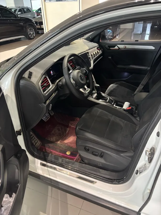 2022 Volkswagen T-Roc 1.4T 150HP L4 7DCT,autocango,china used car exporter,china ev exporter,chinese used car exporter,chinese used ev exporter