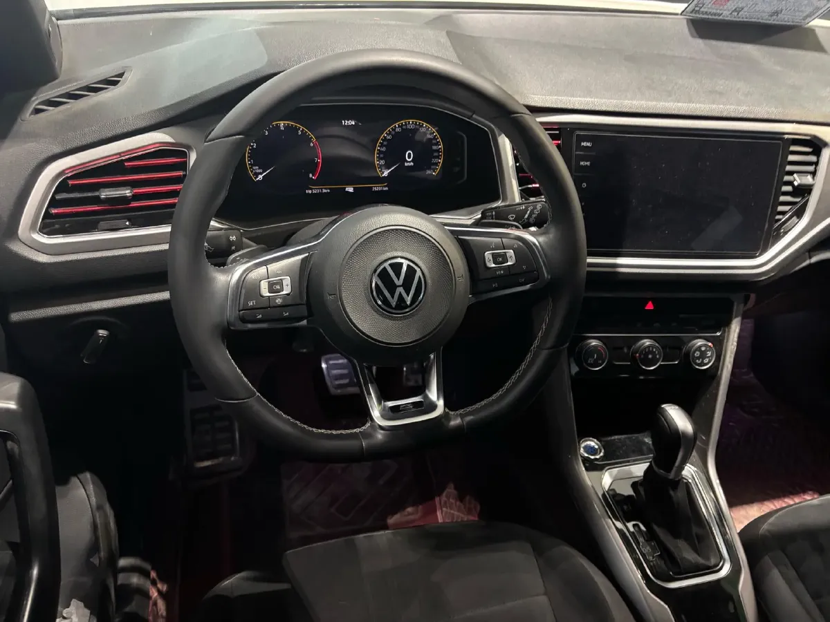 2022 Volkswagen T-Roc 1.4T 150HP L4 7DCT,autocango,china used car exporter,china ev exporter,chinese used car exporter,chinese used ev exporter