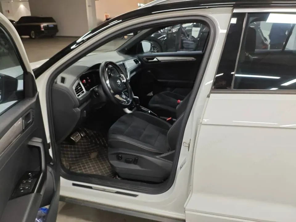 2022 Volkswagen T-Roc 1.4T 150HP L4 7DCT,autocango,china used car exporter,china ev exporter,chinese used car exporter,chinese used ev exporter