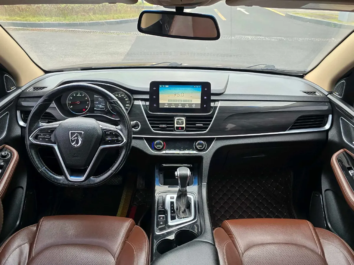 2017 BaoJun 560 1.5T 150HP L4 6DCT,autocango,china used car exporter,china ev exporter,chinese used car exporter,chinese used ev exporter