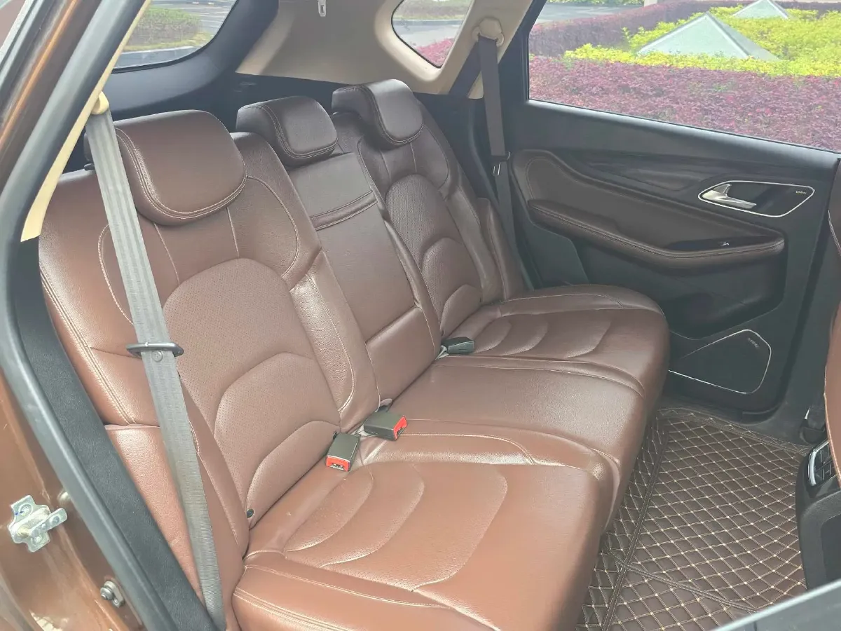 2017 BaoJun 560 1.5T 150HP L4 6DCT,autocango,china used car exporter,china ev exporter,chinese used car exporter,chinese used ev exporter