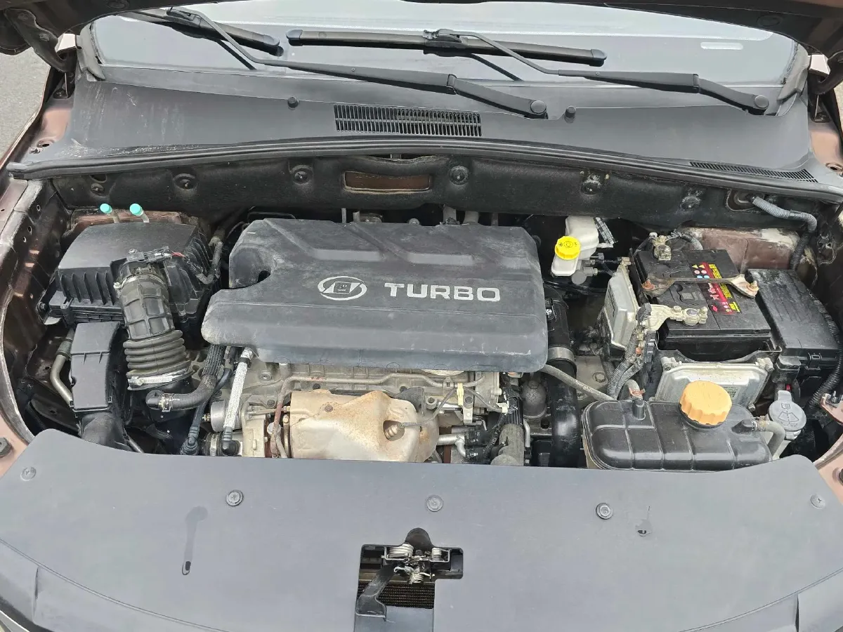 2017 BaoJun 560 1.5T 150HP L4 6DCT,autocango,china used car exporter,china ev exporter,chinese used car exporter,chinese used ev exporter