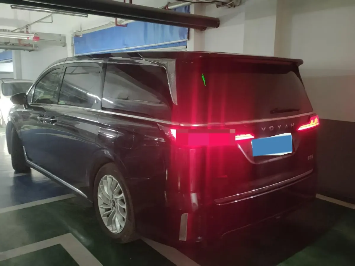 2024 Voyah Dream 1.5T 150HP L4 PHEV 43KWH,autocango,china used car exporter,china ev exporter,chinese used car exporter,chinese used ev exporter