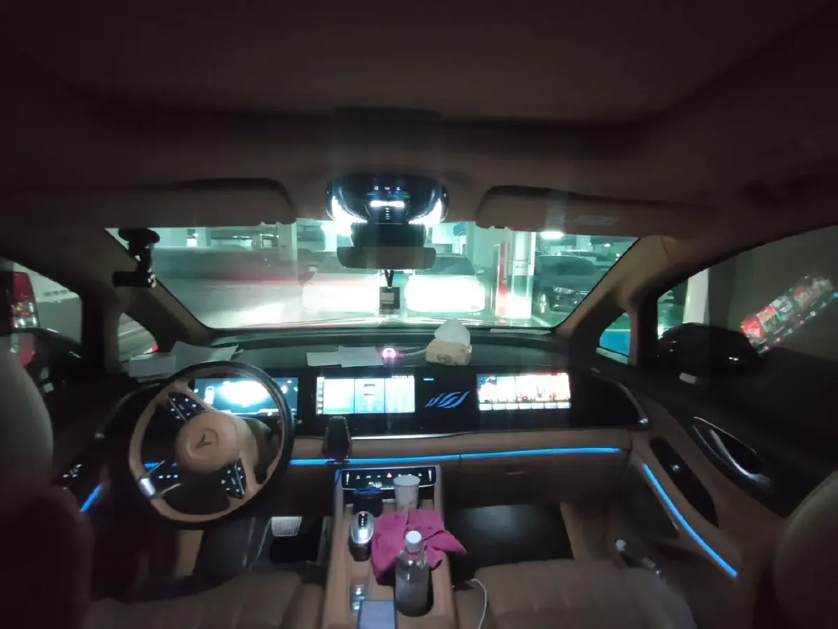 2024 Voyah Dream 1.5T 150HP L4 PHEV 43KWH,autocango,china used car exporter,china ev exporter,chinese used car exporter,chinese used ev exporter