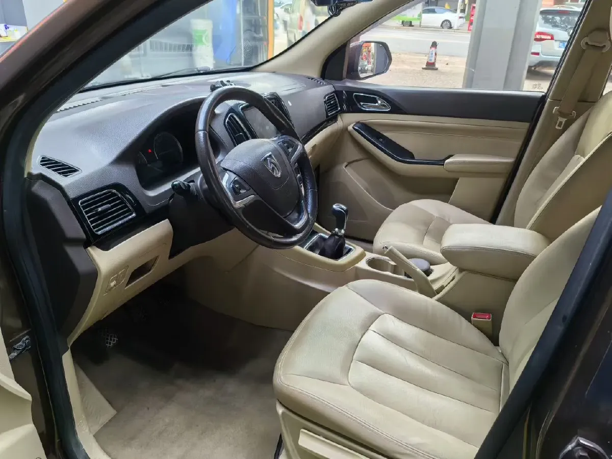 2016 BaoJun 730 1.5T 150HP L4 6MT,autocango,china used car exporter,china ev exporter,chinese used car exporter,chinese used ev exporter