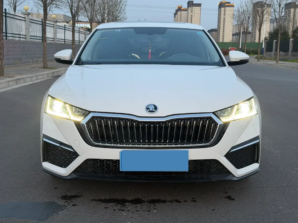 2022 Skoda Octavia 1.4T 150HP L4 7DCT,autocango,china used car exporter,china ev exporter,chinese used car exporter,chinese used ev exporter