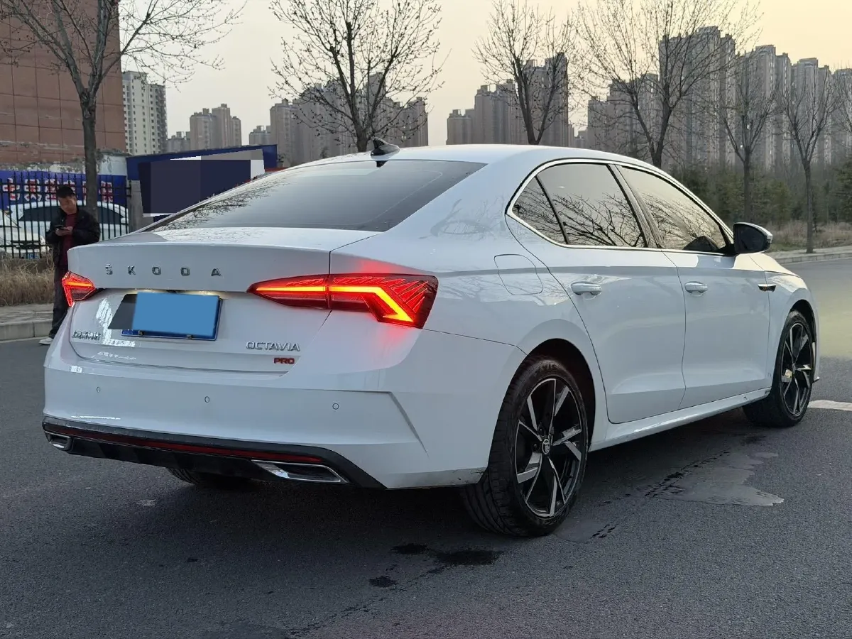 2022 Skoda Octavia 1.4T 150HP L4 7DCT,autocango,china used car exporter,china ev exporter,chinese used car exporter,chinese used ev exporter