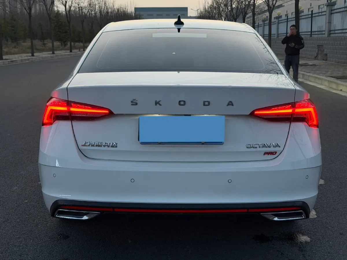 2022 Skoda Octavia 1.4T 150HP L4 7DCT,autocango,china used car exporter,china ev exporter,chinese used car exporter,chinese used ev exporter