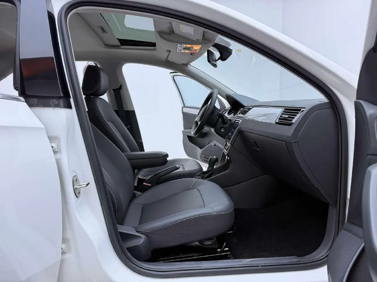 2022 Skoda Rapid 1.5L 112HP L4 6AT,autocango,china used car exporter,china ev exporter,chinese used car exporter,chinese used ev exporter