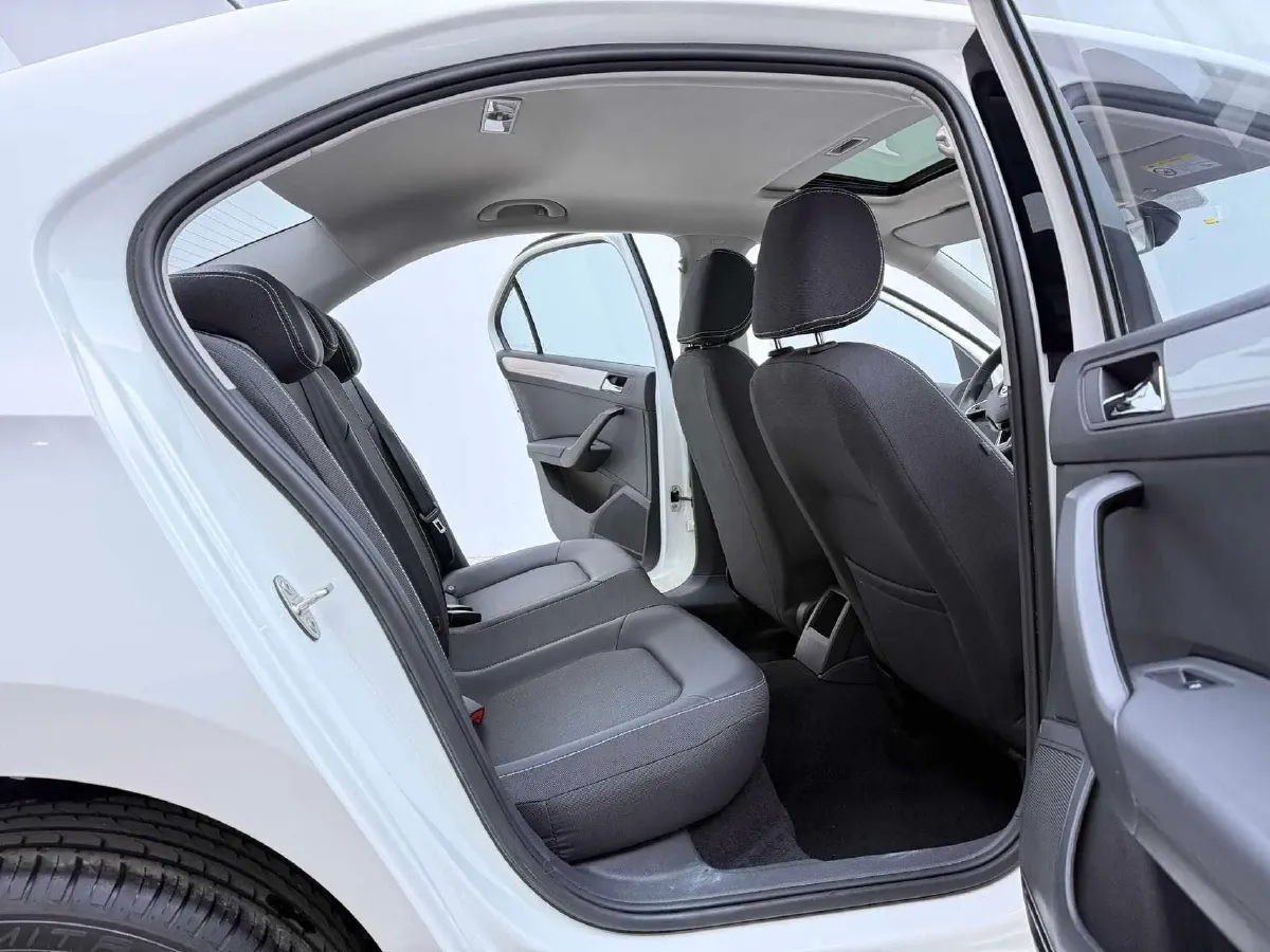 2022 Skoda Rapid 1.5L 112HP L4 6AT,autocango,china used car exporter,china ev exporter,chinese used car exporter,chinese used ev exporter