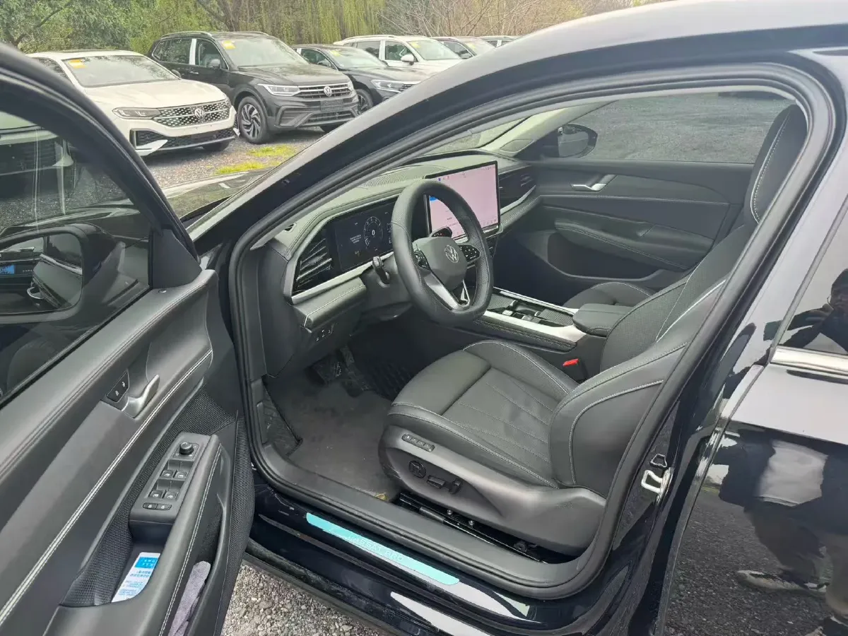 2025 Volkswagen Passat 2.0T 220HP L4 7DCT,autocango,china used car exporter,china ev exporter,chinese used car exporter,chinese used ev exporter