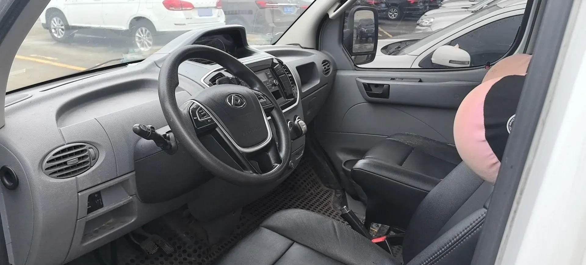 2018 MAXUS XinTu V80 2.5T 136HP L4 6MT,autocango,china used car exporter,china ev exporter,chinese used car exporter,chinese used ev exporter