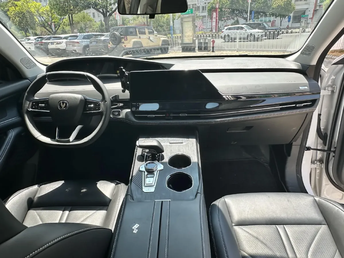 2024 ChangAn UNI-K 2.0T 233HP L4 8AT,autocango,china used car exporter,china ev exporter,chinese used car exporter,chinese used ev exporter