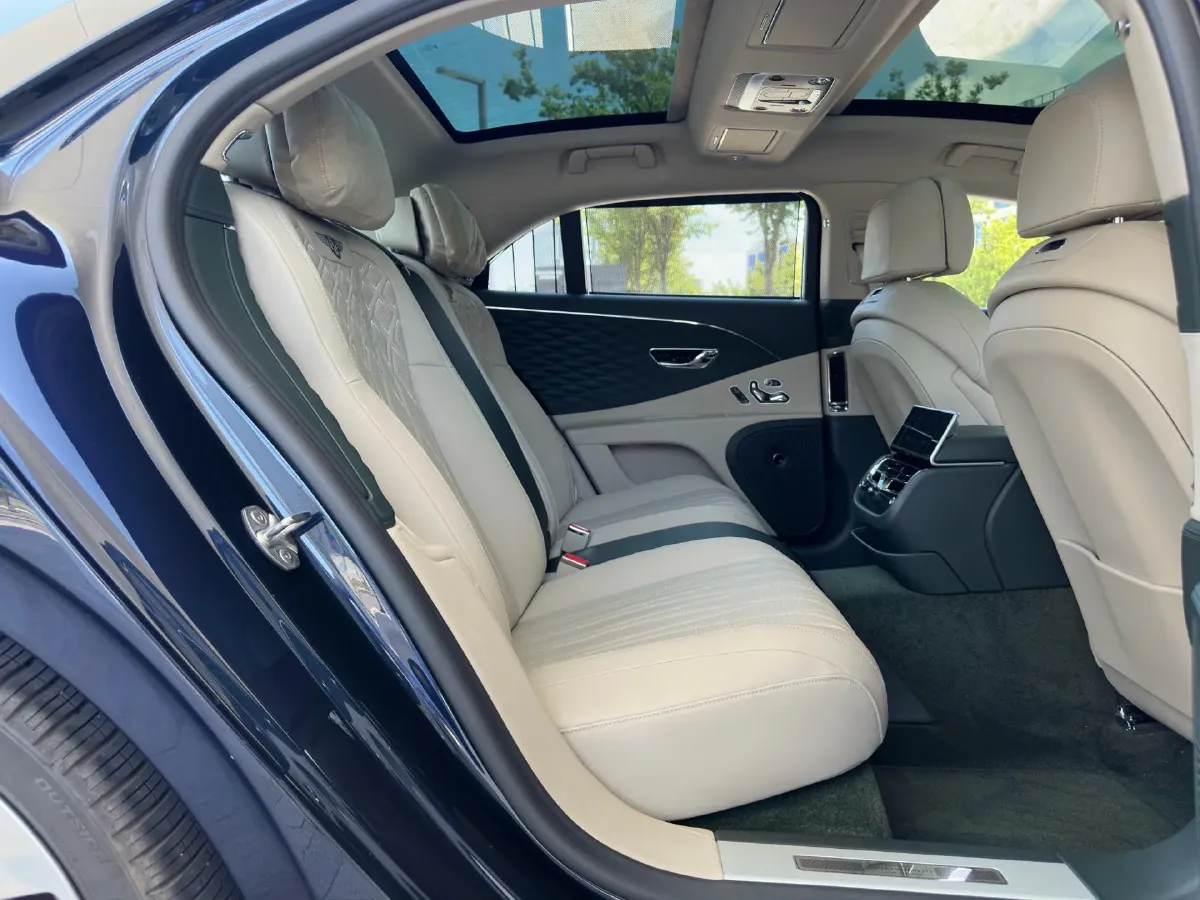 2021 Bentley Flying Spur 4.0T 550HP V8 8DCT,autocango,china used car exporter,china ev exporter,chinese used car exporter,chinese used ev exporter