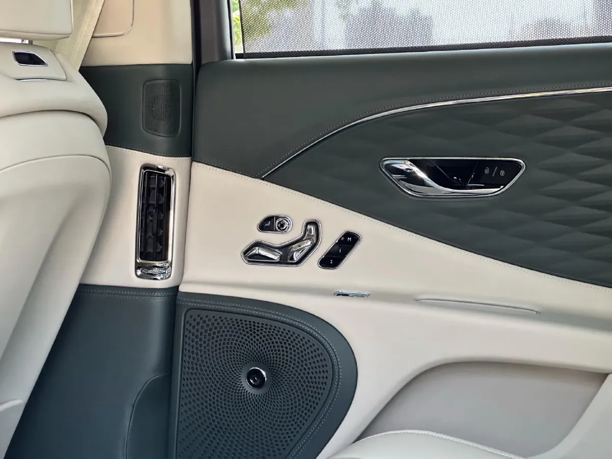 2021 Bentley Flying Spur 4.0T 550HP V8 8DCT,autocango,china used car exporter,china ev exporter,chinese used car exporter,chinese used ev exporter