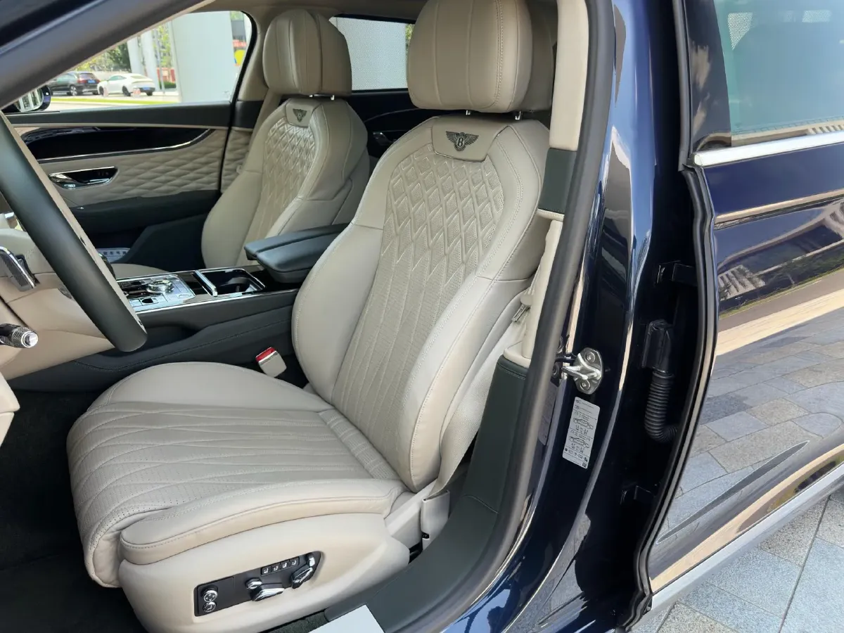 2021 Bentley Flying Spur 4.0T 550HP V8 8DCT,autocango,china used car exporter,china ev exporter,chinese used car exporter,chinese used ev exporter
