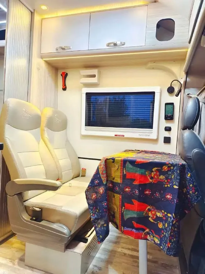 2021 MAXUS XinTu V80 2.0T 139HP L4 6MT,autocango,china used car exporter,china ev exporter,chinese used car exporter,chinese used ev exporter