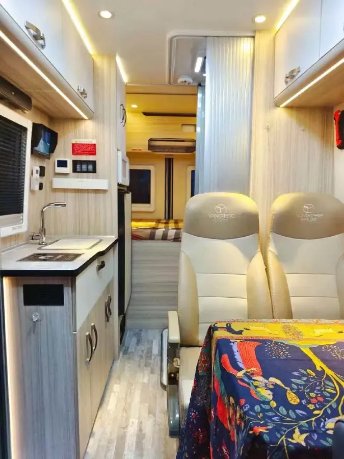 2021 MAXUS XinTu V80 2.0T 139HP L4 6MT,autocango,china used car exporter,china ev exporter,chinese used car exporter,chinese used ev exporter