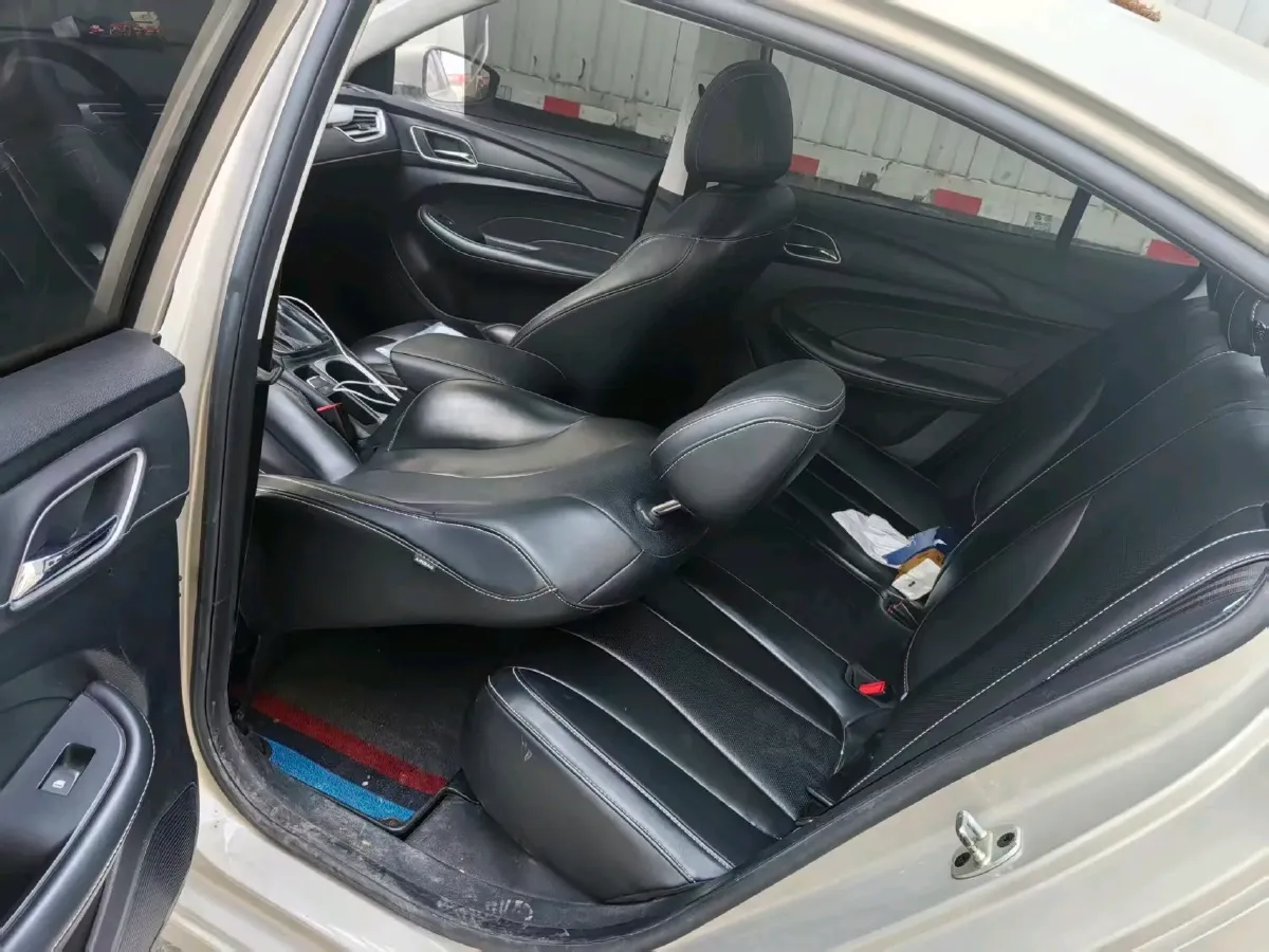 2020 Roewe i5 1.5L 120HP L4 CVT,autocango,china used car exporter,china ev exporter,chinese used car exporter,chinese used ev exporter