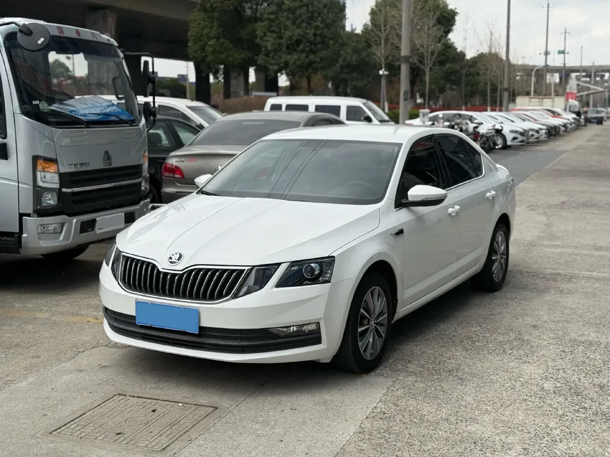 2020 Skoda Octavia 1.5L 113HP L4 6AT,autocango,china used car exporter,china ev exporter,chinese used car exporter,chinese used ev exporter