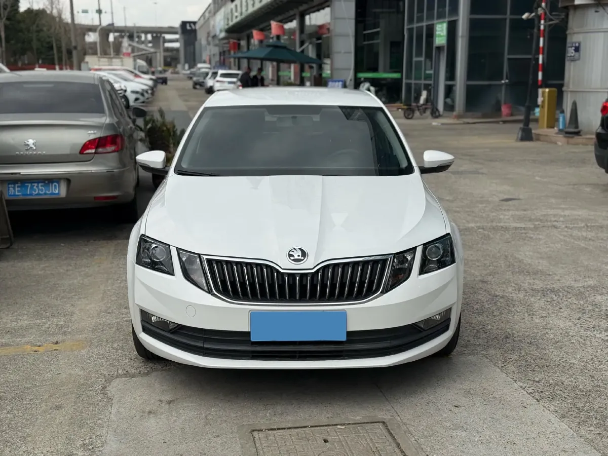 2020 Skoda Octavia 1.5L 113HP L4 6AT,autocango,china used car exporter,china ev exporter,chinese used car exporter,chinese used ev exporter