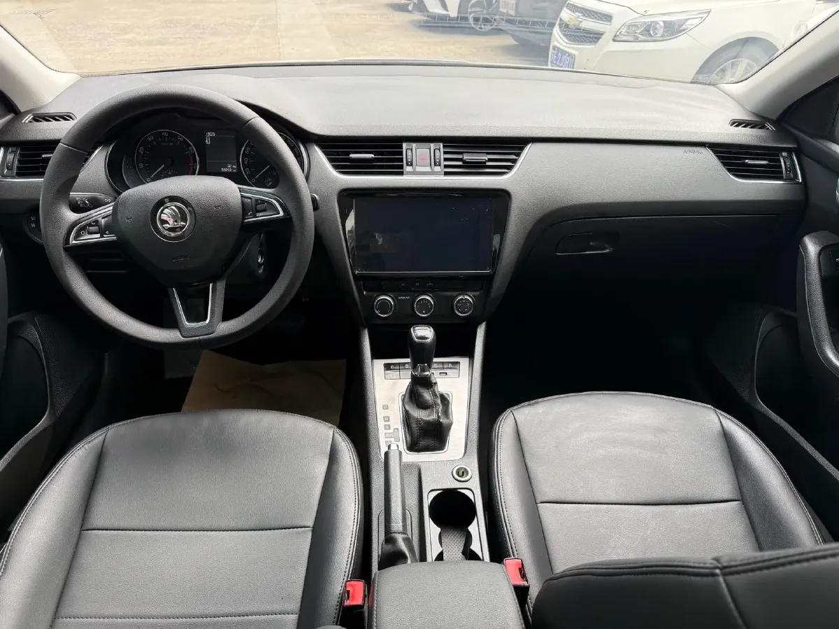 2020 Skoda Octavia 1.5L 113HP L4 6AT,autocango,china used car exporter,china ev exporter,chinese used car exporter,chinese used ev exporter